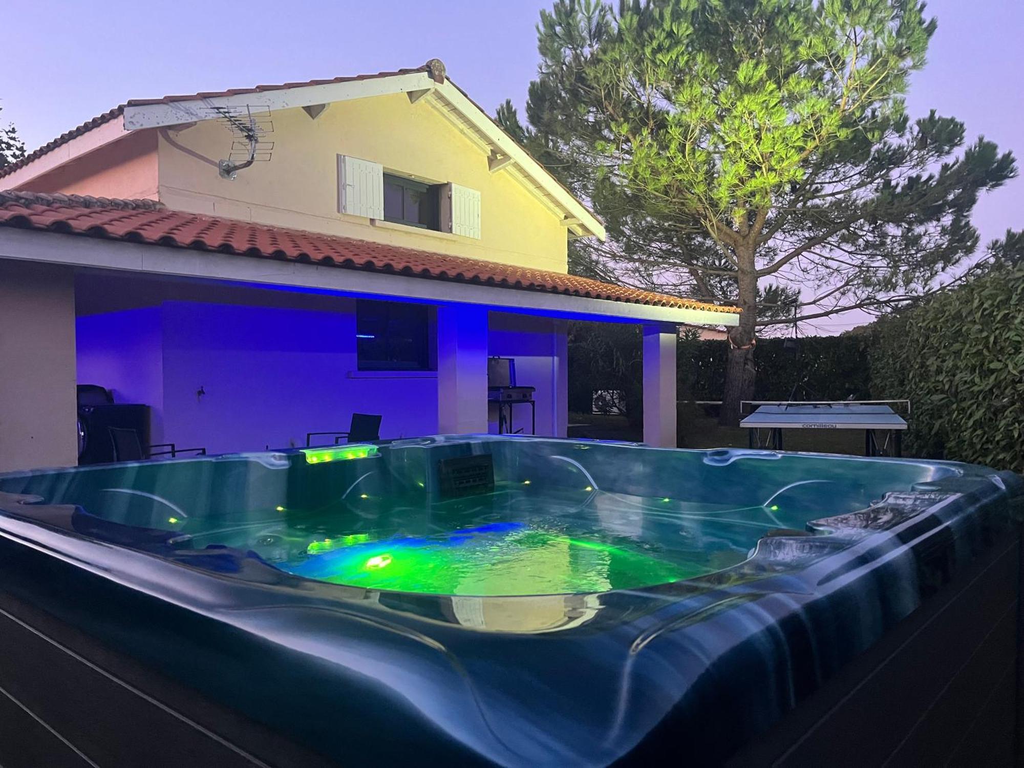 Hébergement de vacances L Escale Girondine Avec Son Spa, Son Sauna Et Sa Piscine Privative *