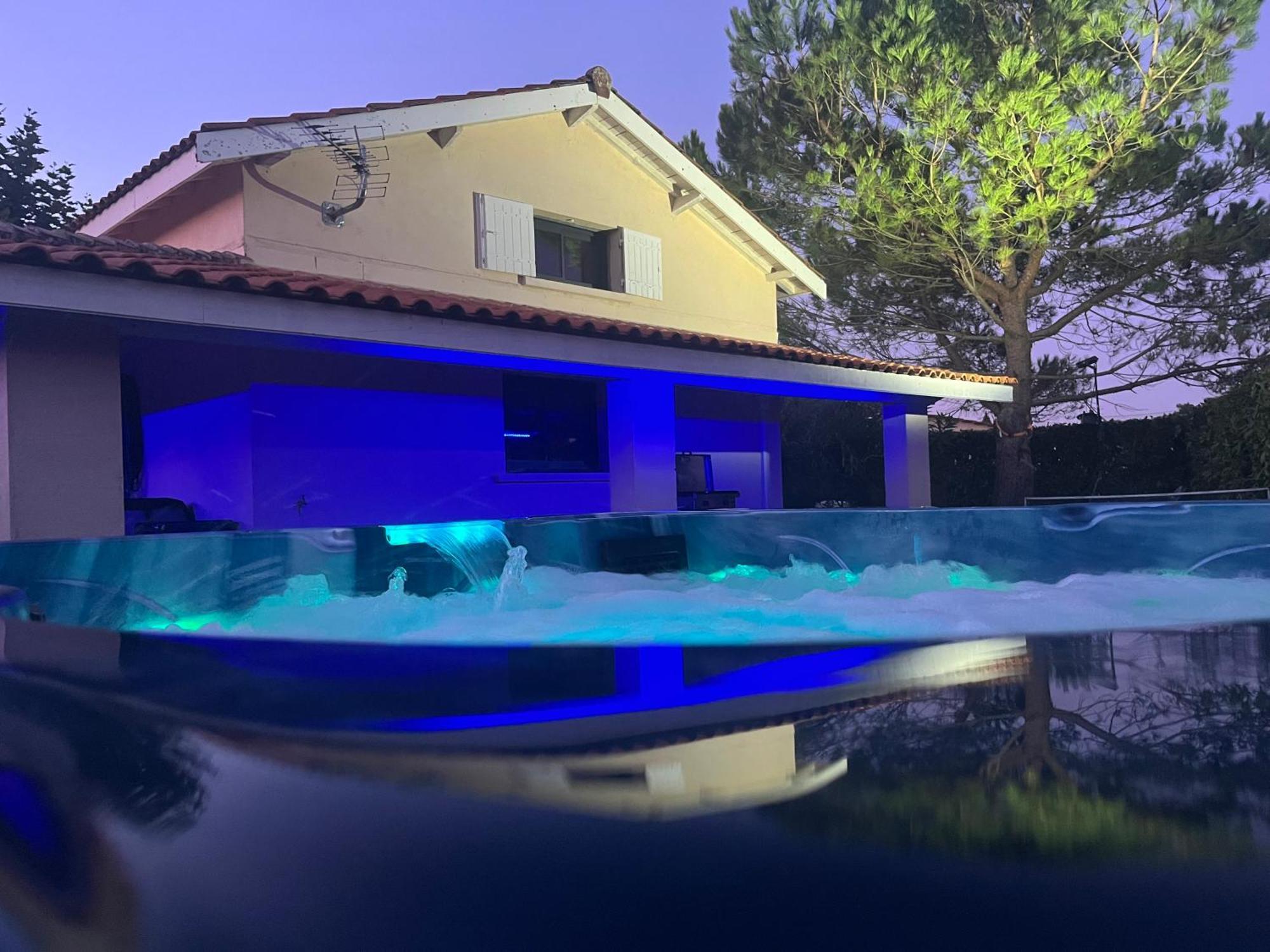 Hébergement de vacances L Escale Girondine Avec Son Spa, Son Sauna Et Sa Piscine Privative *